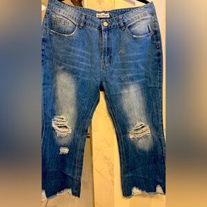 New w/o tags Crop fray hem ripped jeans- XL